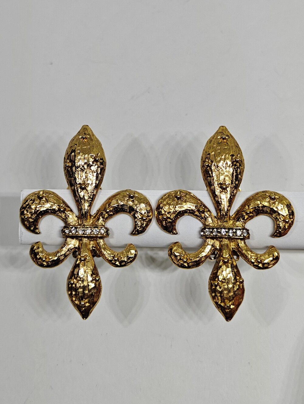 Vintage 80's Fleur de Lys earrings